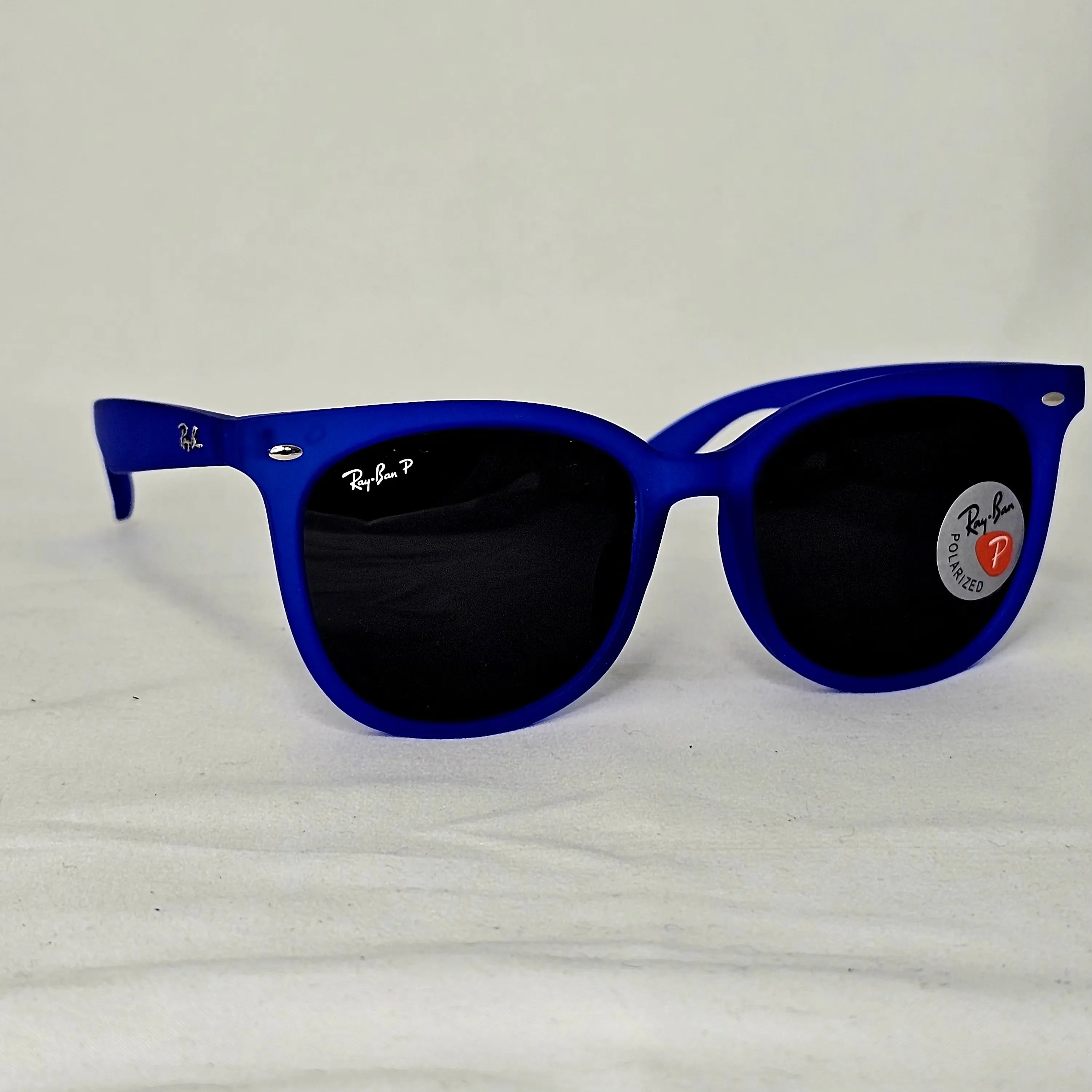 نظارة ري بان R4567 Polarized - تصميم "أوفر سايز" عصري بعدسات بولارايزد وحماية UV400 Secondary image