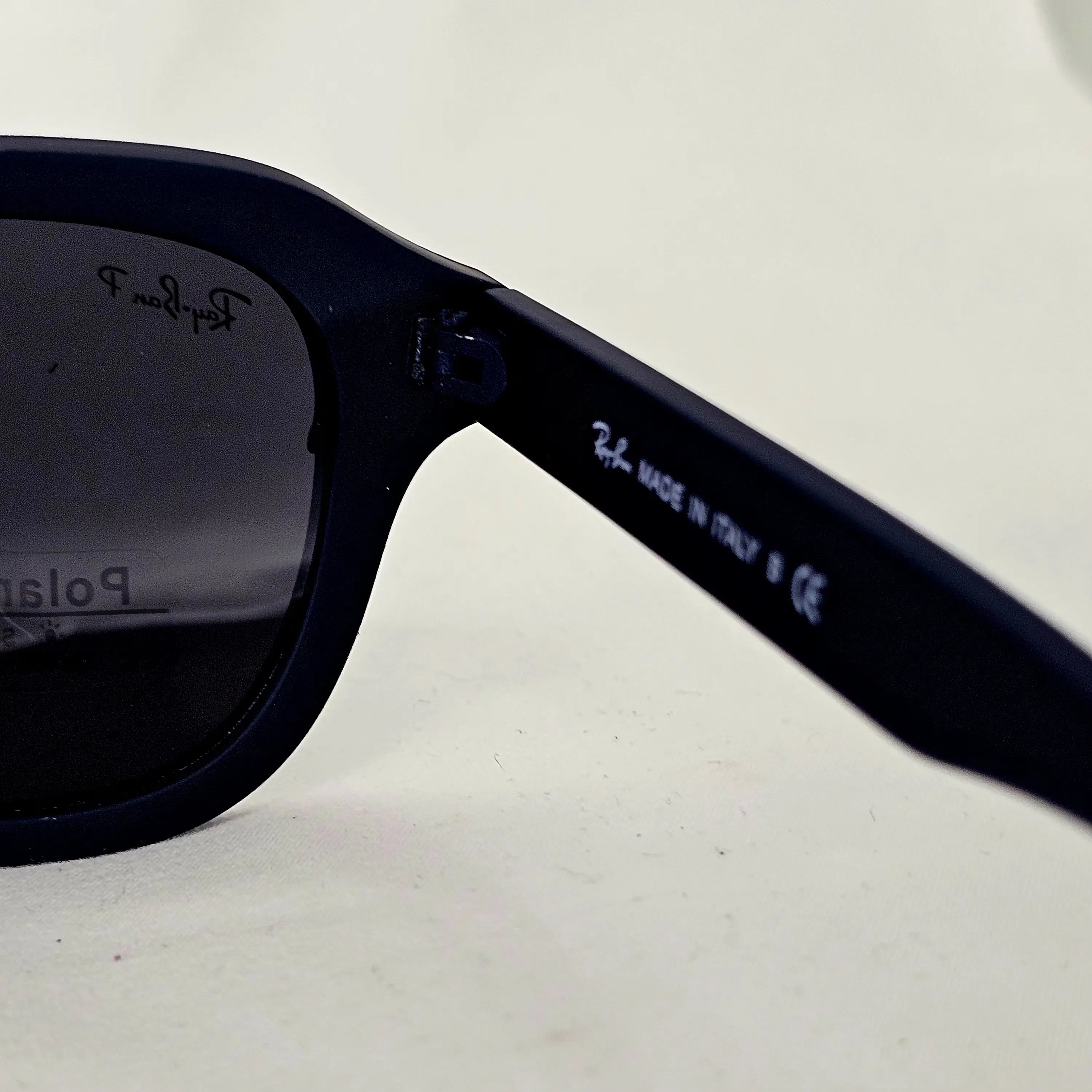 نظارة ري بان RB4566 Polarized ويفاير 2026